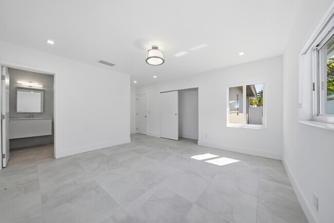 Building Photo - 2001 NE 17th Way