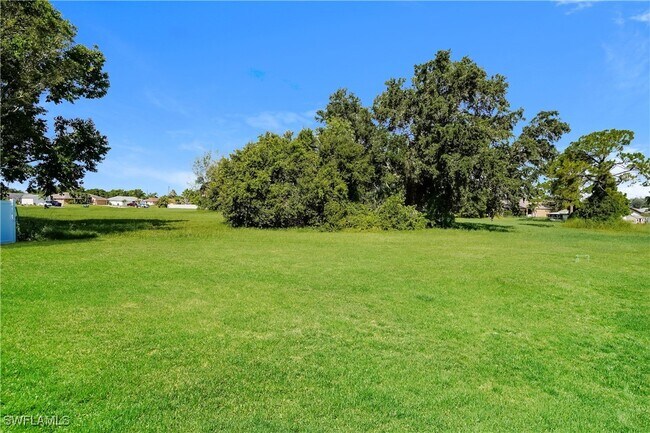 Building Photo - 820 SW 11th Ct