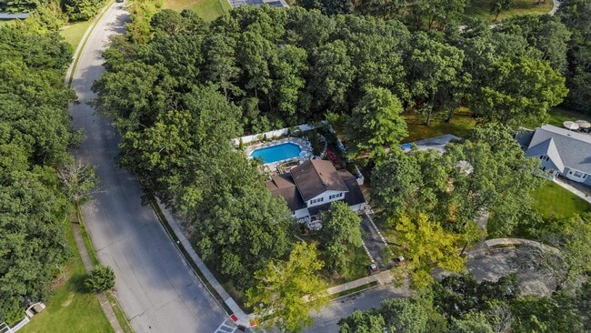 Building Photo - 27 Squire Ct