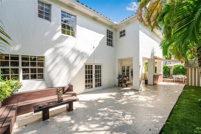 Building Photo - 140 N Hibiscus Dr