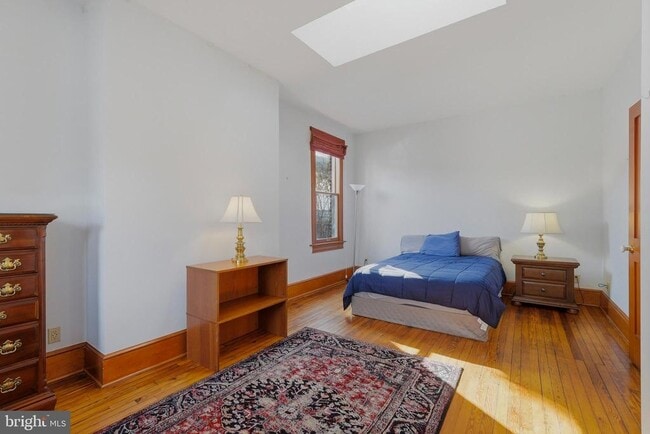 Building Photo - 1002 N St NW