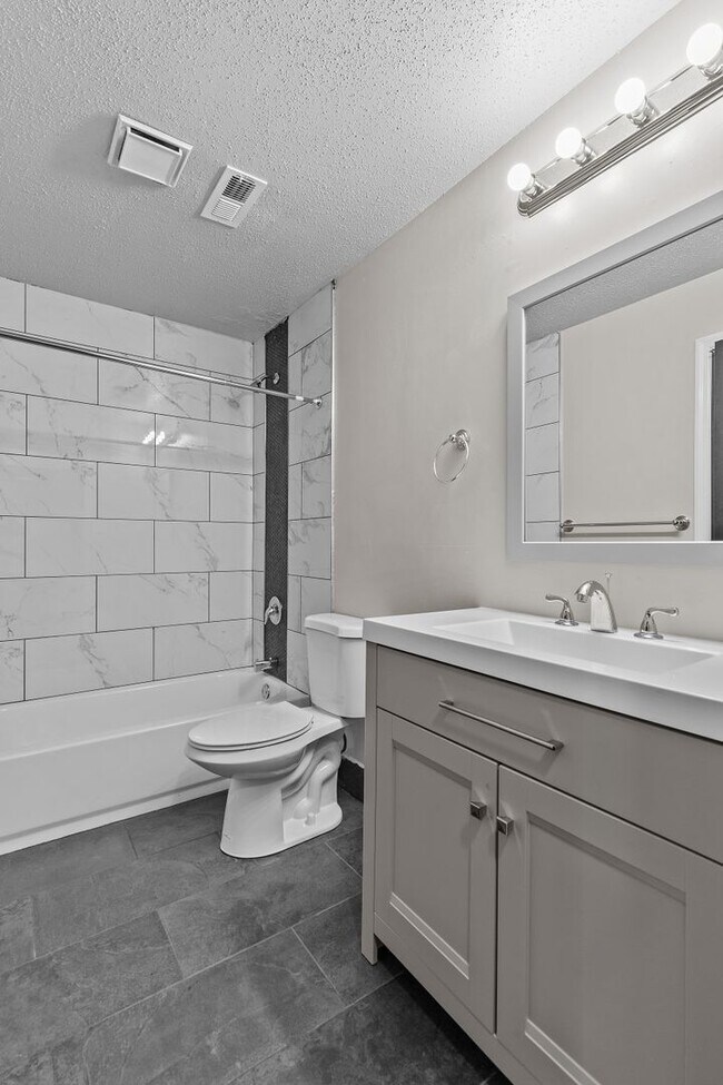 Building Photo - 341 W Pacific Ave