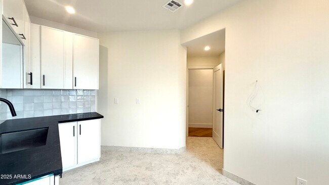 Building Photo - 8133 E Cortez Dr