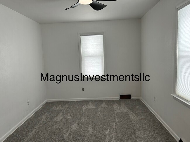 Building Photo - 1009 Broer Ave