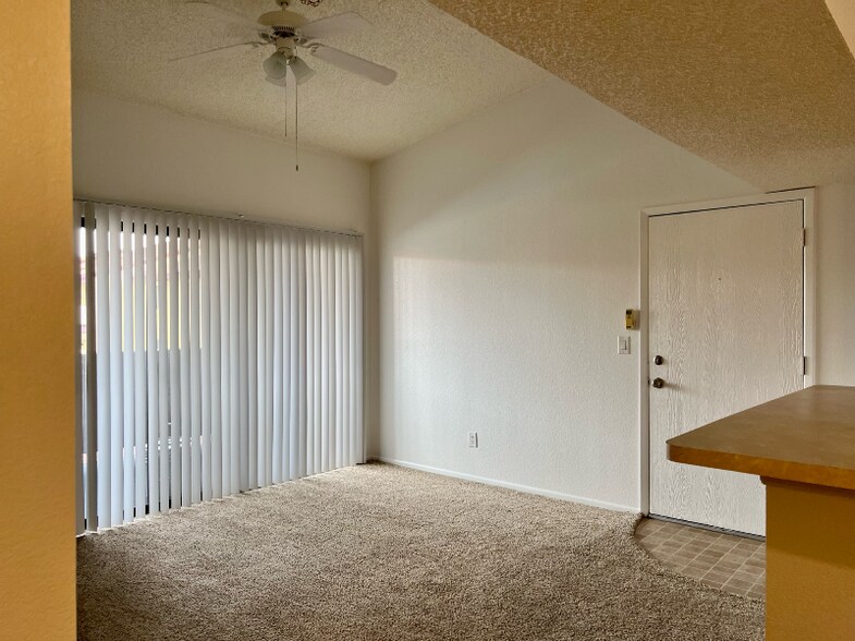 Building Photo - 2194 N Pantano Rd