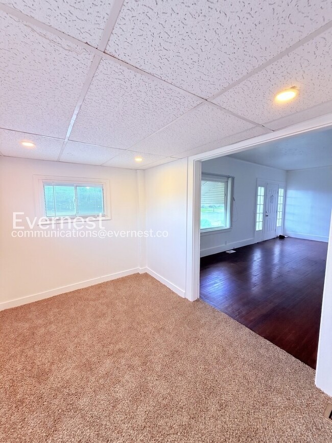 Building Photo - Charming Home with Fenced Yard & Hookups / 3 Beds & 1 Bath / Voucher Accepted / Pets Not Allowed ...