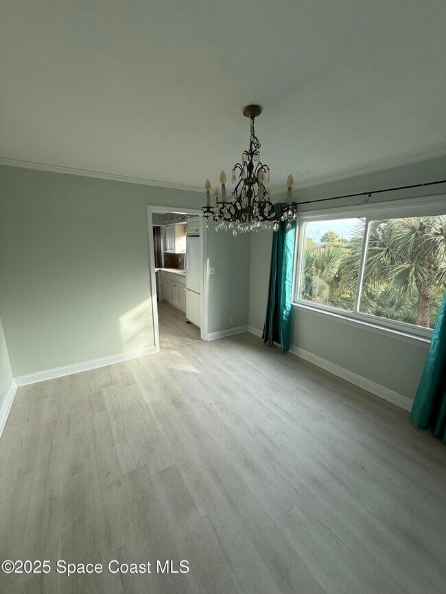 Building Photo - 1540 Riverside Dr