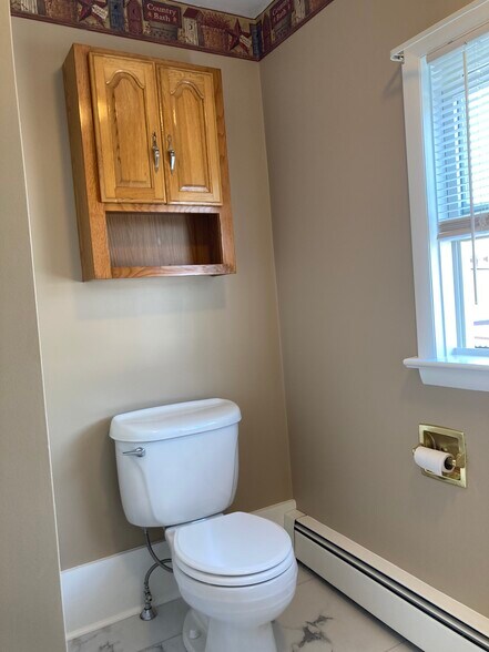 2nd floor full bath - 314 11th St