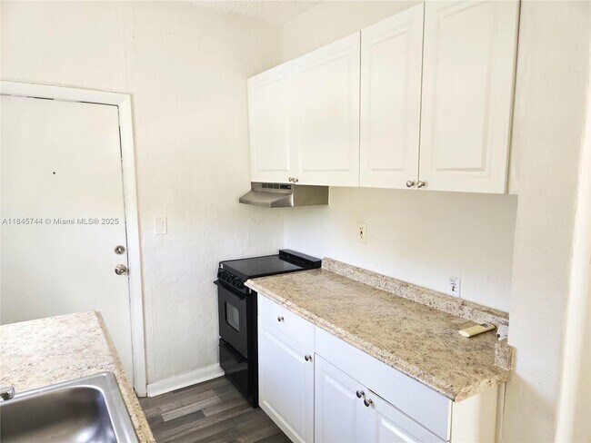 Building Photo - 384 Tamiami Canal Rd