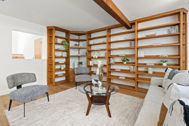 Building Photo - 6425 Zinn Dr