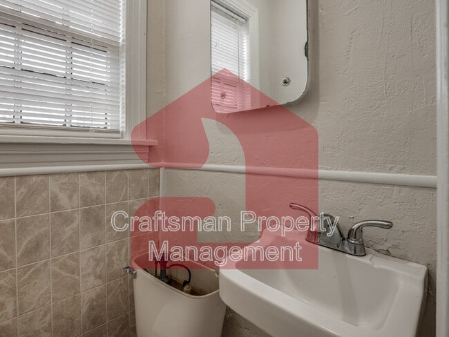 Building Photo - 1801 NW 22nd St