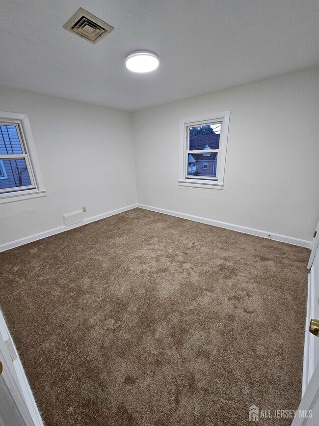 Building Photo - 33 Avenel St