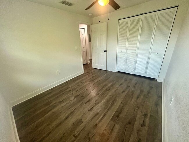 Building Photo - 2 Bedroom, 1 Bathroom Home!