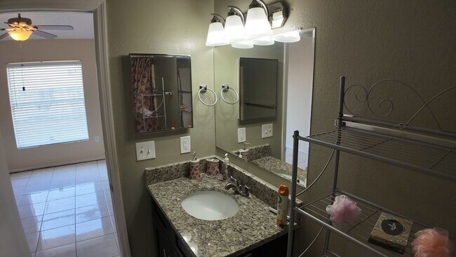 Building Photo - 3112 Enclave Ct