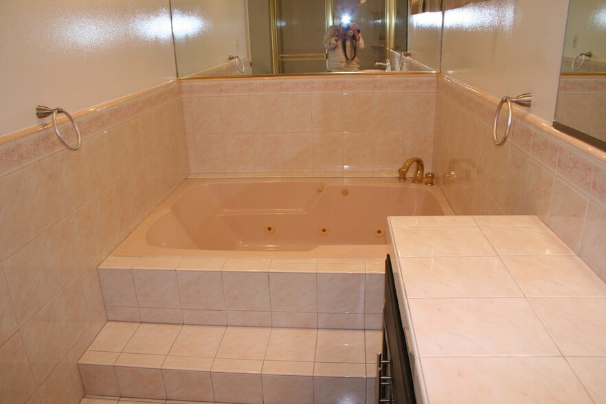 Building Photo - 6037 Comey Ave