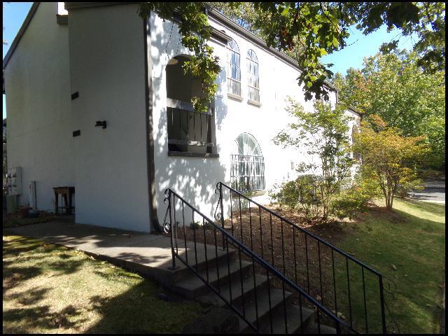 Building Photo - 1311 N University Ave