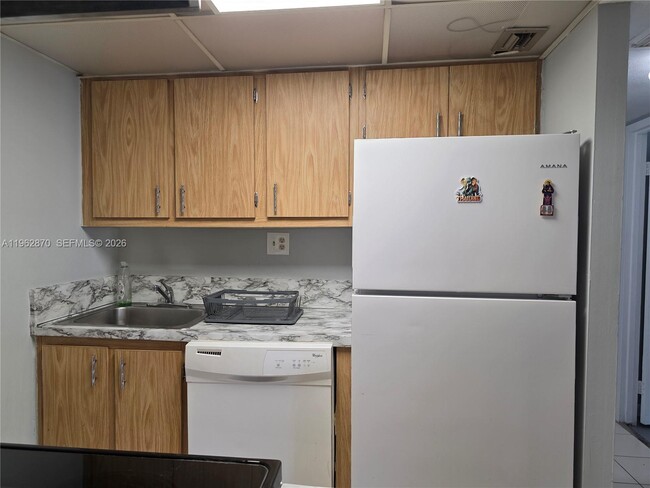 Building Photo - 5825 Washington St