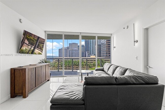 Building Photo - 495 Brickell Ave