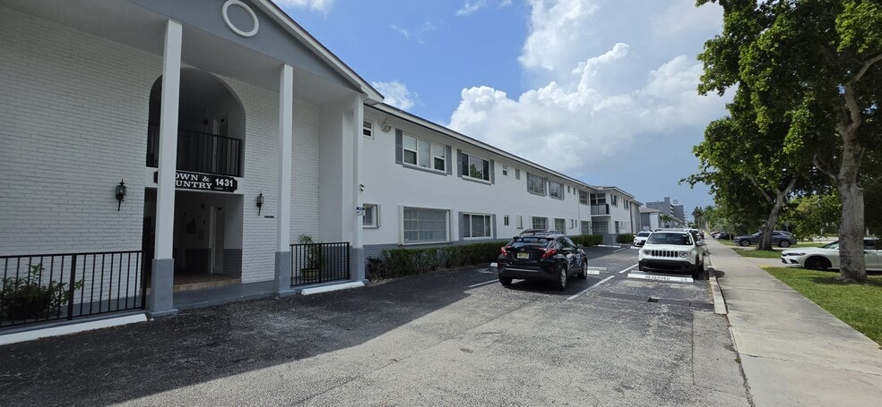 Building Photo - 1431 S 14th Ave