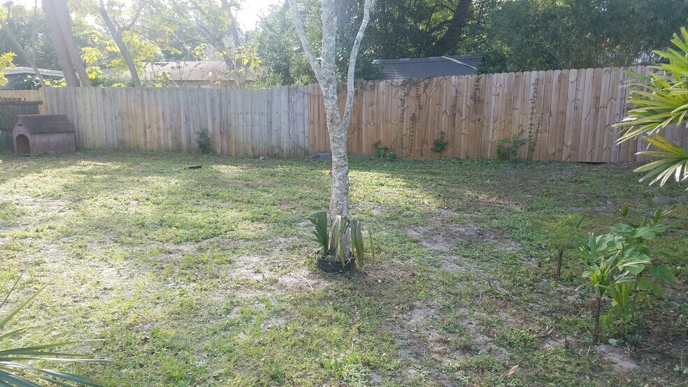 Building Photo - 2306 S Bumby Ave