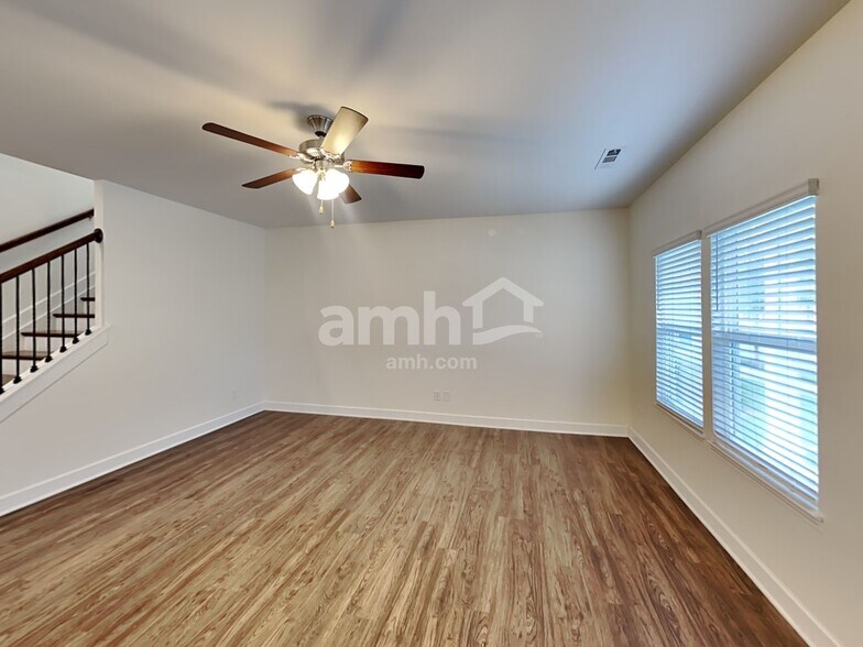Building Photo - 4996 Chutney Dr