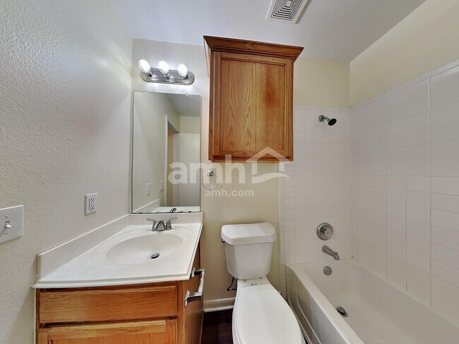 Building Photo - 351 Bailey Loop