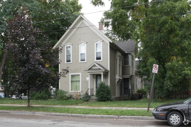 Primary Photo - 654-658 Cherry St SE