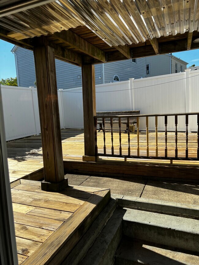 Building Photo - 8464 Little Neck Pkwy