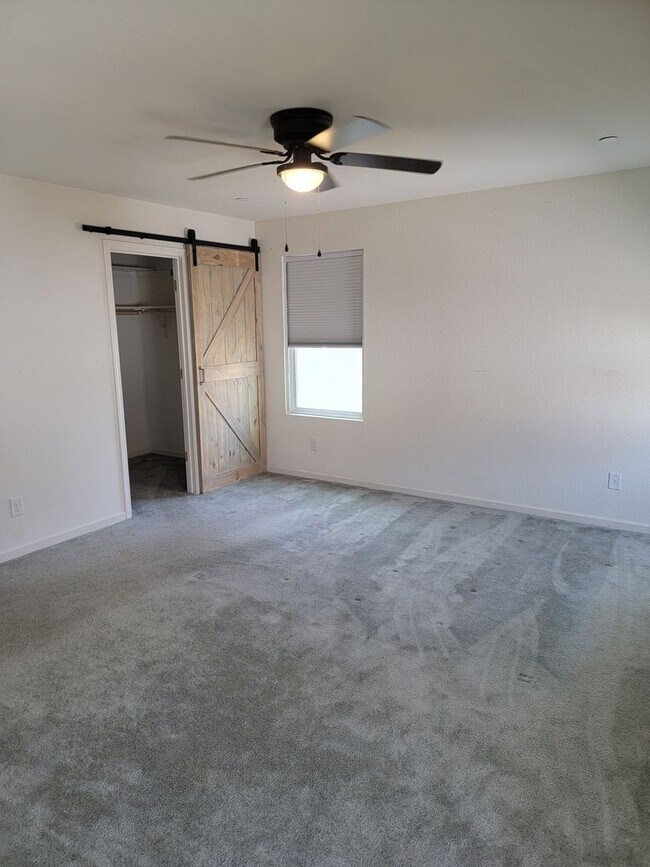 Building Photo - Beautiful 3 Bedroom 2.5 bath Home