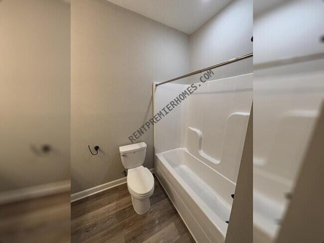 Building Photo - 32 Woodhaven Dr