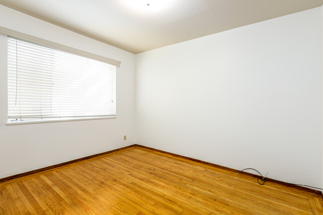 Bedroom - 3800 Shafter Ave