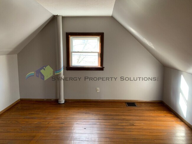Building Photo - Rental Available!