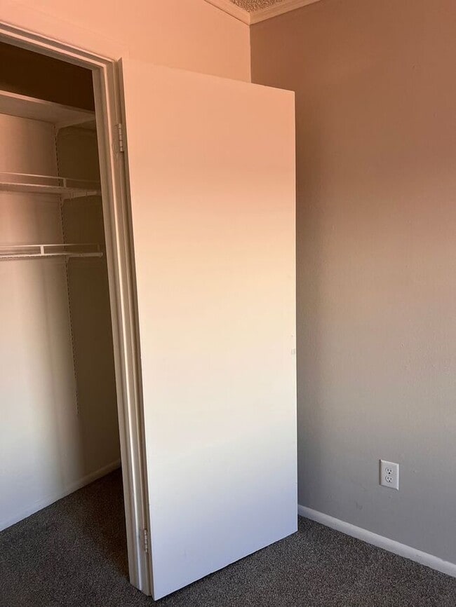 Building Photo - Spacious Three Bedroom Townhome in Westmin...