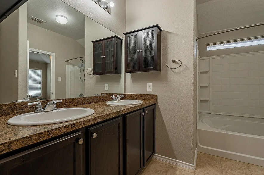 Master Bath - 327 Chestnut Ln