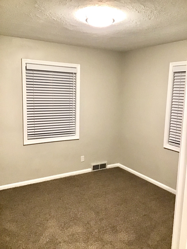 Building Photo - 1242 E Sherman Ave