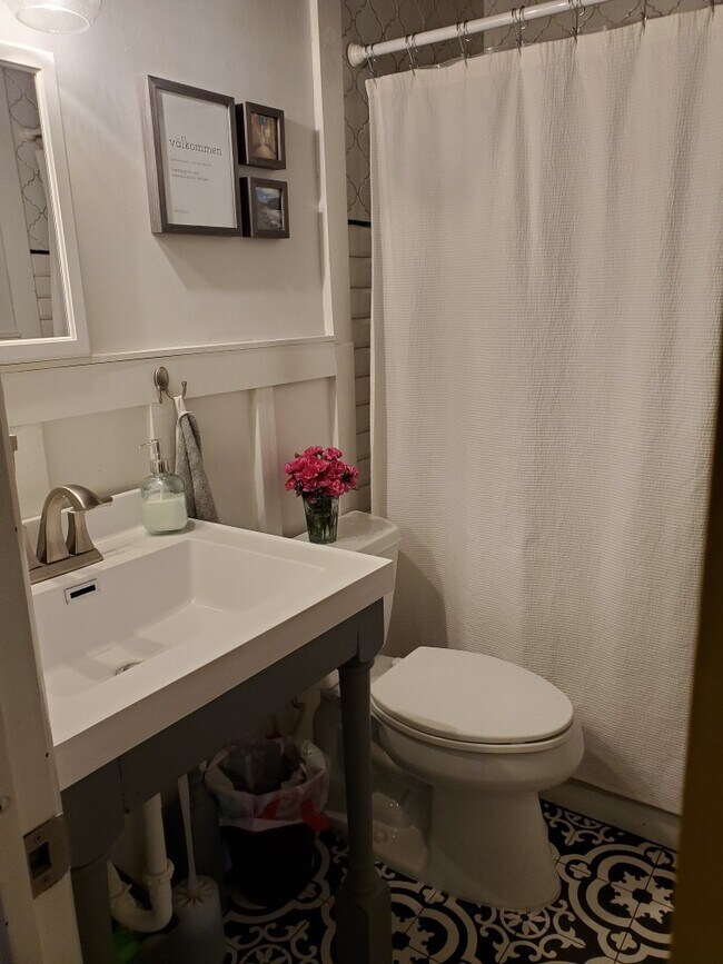 Building Photo - 2639 Colfax Ave S