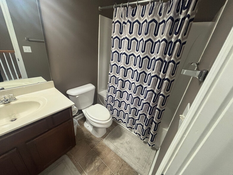 Building Photo - Room in Townhome on Linden Park Ln