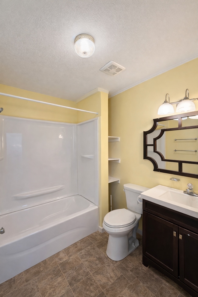 Building Photo - Charming 3 Bedroom 1 Bathroom Brick Home