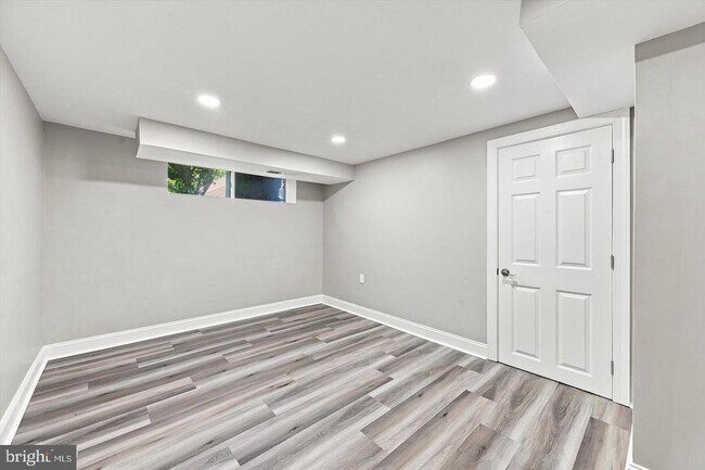 Building Photo - 105 Fronefield Ave