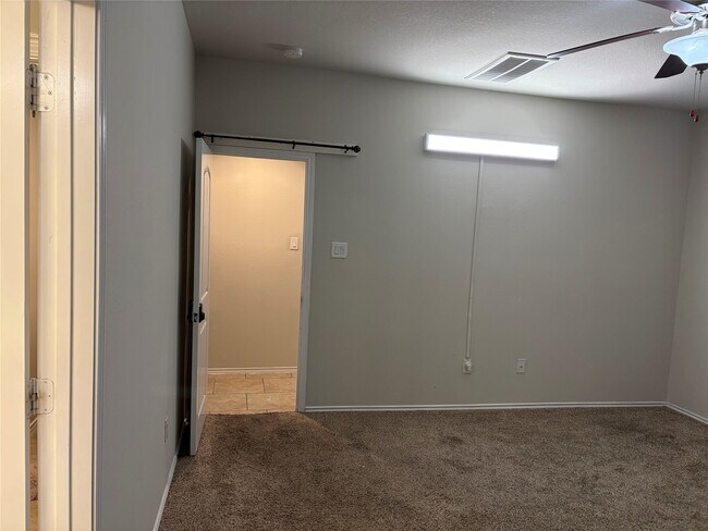 Building Photo - 24307 Hampton Terrace Ln