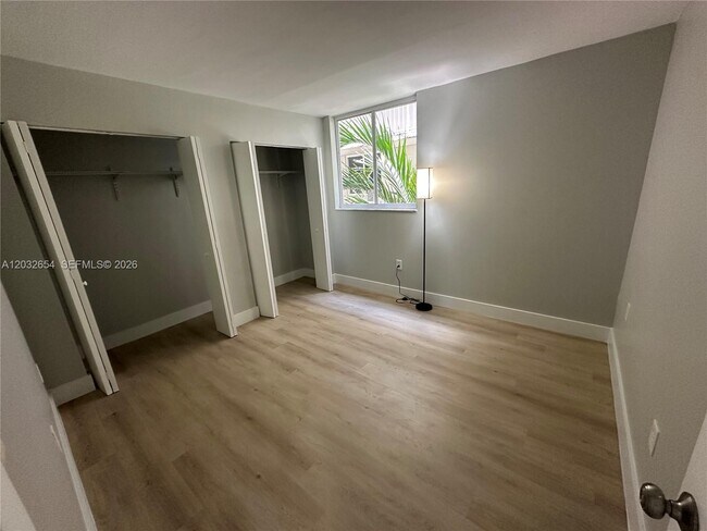Building Photo - 10090 NW 80th Ct