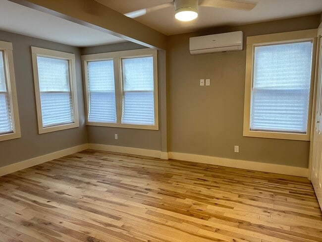 Building Photo - 39 Snow St