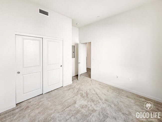 Building Photo - 3B/2BA Home with Private Elevator & Mountain Views!