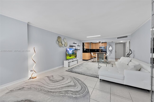 Building Photo - 6039 Collins Ave