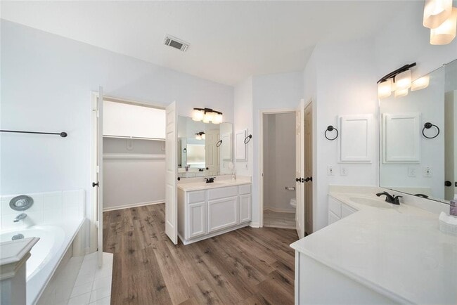 Building Photo - 2111 Scenic Hollow Ct