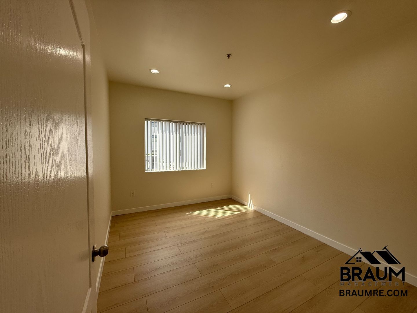 Building Photo - 10849 Fruitland Dr