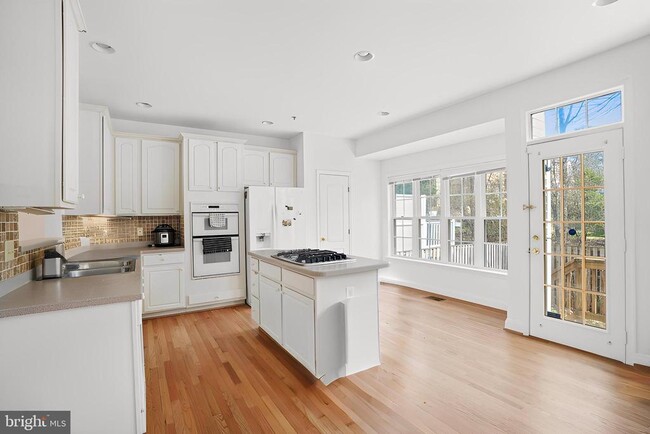 Building Photo - 12033 Treeline Way