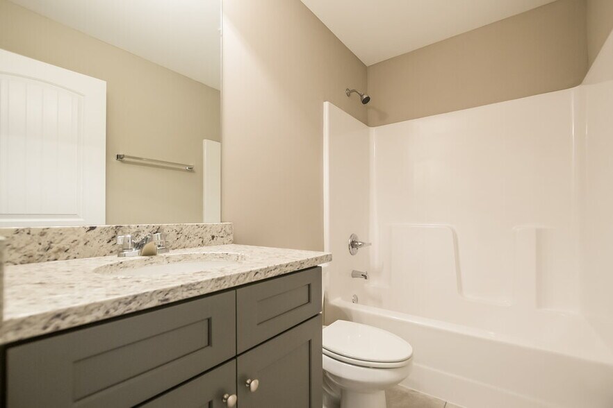 Building Photo - 619 Fieldcrest Dr