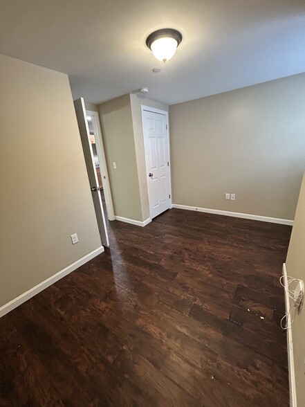 Building Photo - 9 Main St