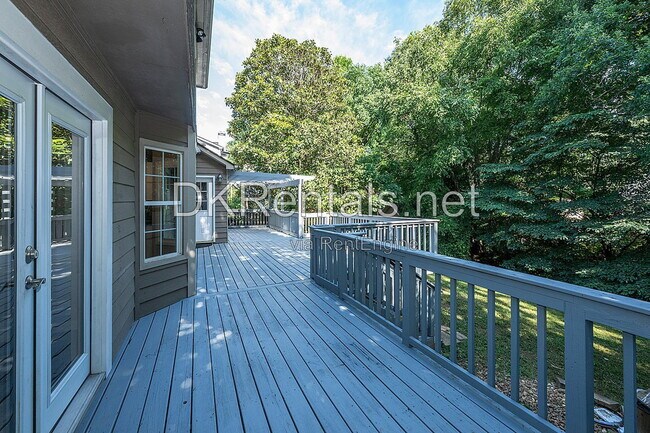 Building Photo - 114 Eagle Glen Dr